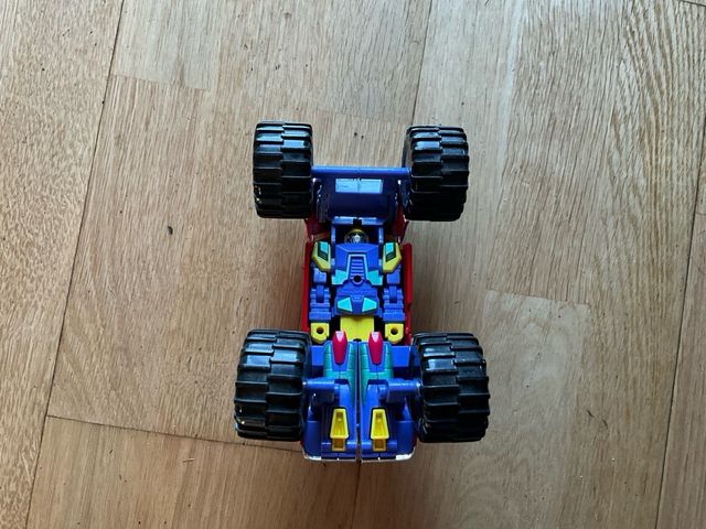 Camión Monstruo Rojo con Llantas Grandes