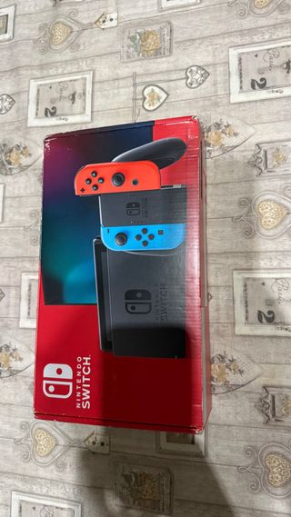 Nintendo Switch con Joy-Con Azul y Rojo
