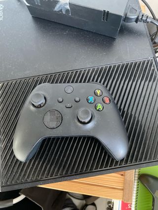 Xbox One + 1 Mando Negro