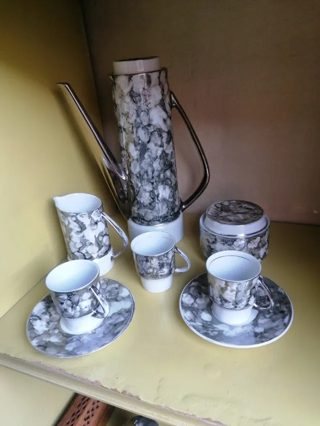 Juego de café mármol porcelana y metal