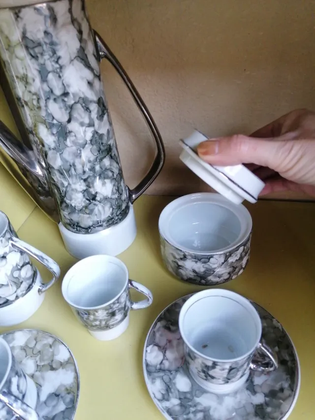 Juego de café mármol porcelana y metal