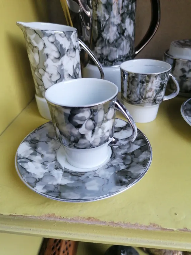 Juego de café mármol porcelana y metal