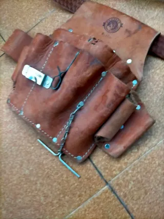 Riñonera de electricista de cuero hecha en México