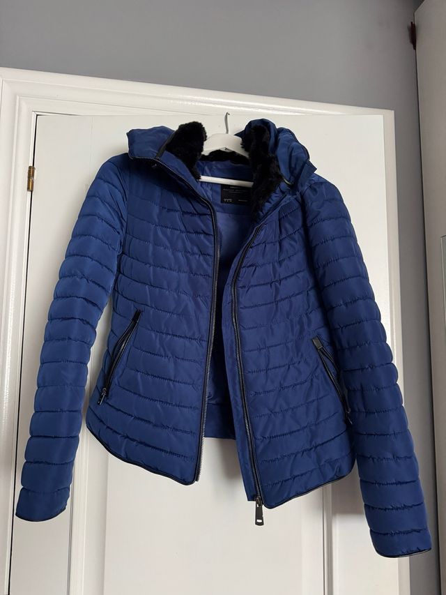 Cazadora acolchada azul Zara