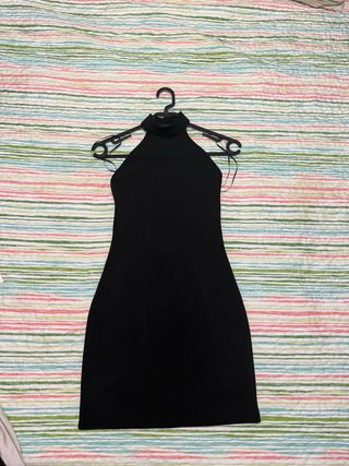 Vestido negro Zara halter espalda descubierta