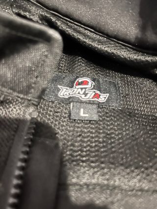 Chaqueta de moto con protecciones