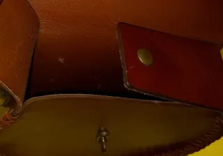 Bolso artesanal de cuero de mujer