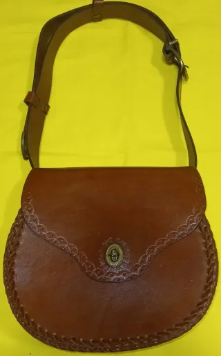 Bolso artesanal de cuero de mujer