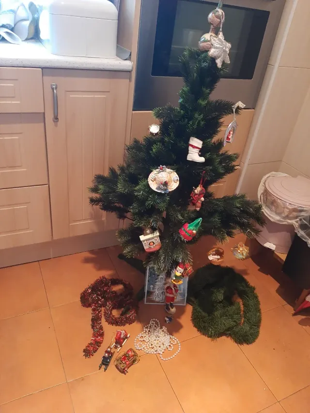 Árbol de Navidad con adornos