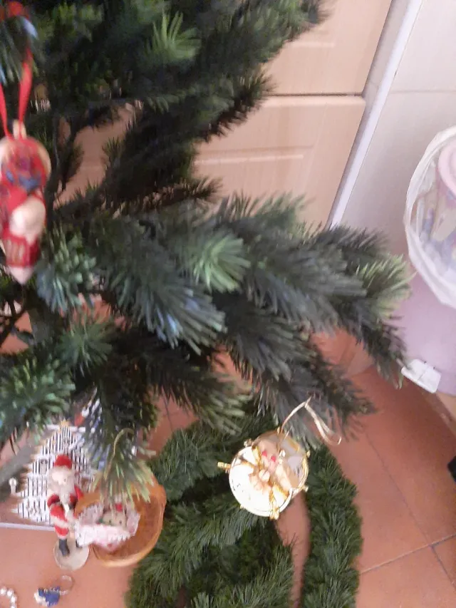 Árbol de Navidad con adornos