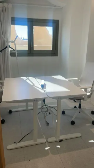 Mesa de estudio blanca