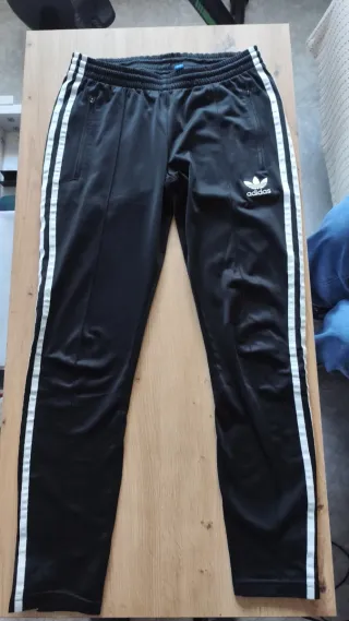 Pantalones Adidas negros con rayas