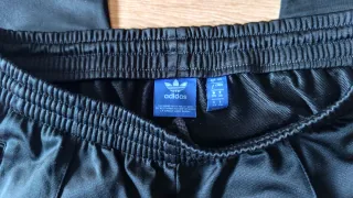 Pantalones Adidas negros con rayas