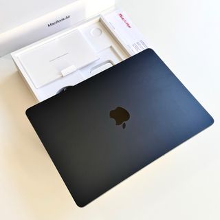 MB Air 13” M4 16Gb SemiNuevo (11 Ciclos)