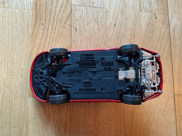 Porsche Carrera 911 Bburago 1:24