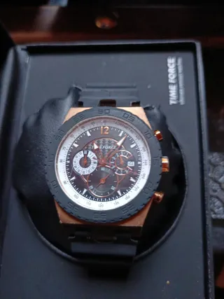 Reloj Time Force Cronógrafo Dorado y Negro