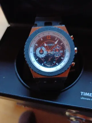 Reloj Time Force Cronógrafo Dorado y Negro