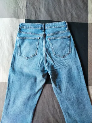 Pantalón vaquero azul de Mango