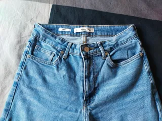 Pantalón vaquero azul de Mango
