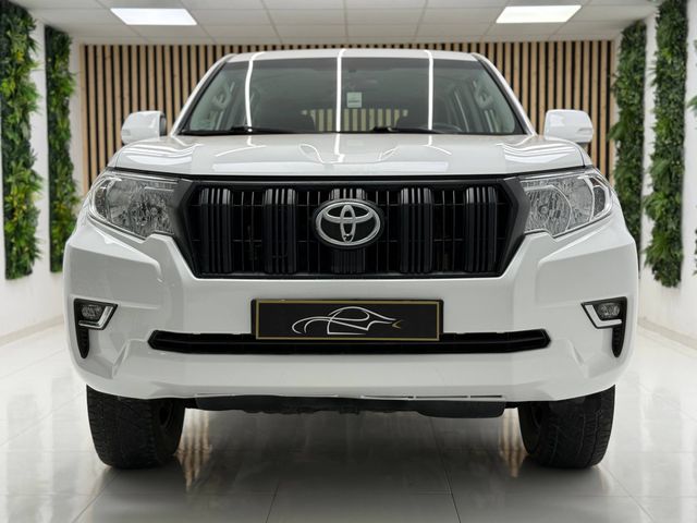 TOYOTA Land Cruiser D-4D GX desde 589€/mes*