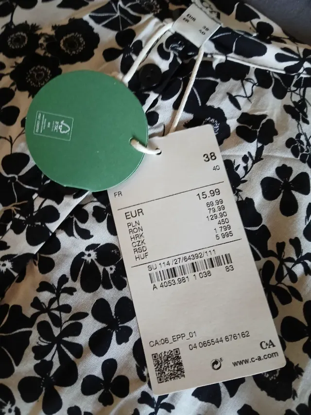 Blusa C&A floral negra y blanca talla 38