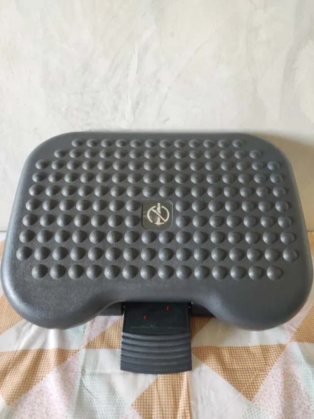Reposapiés de oficina ajustable