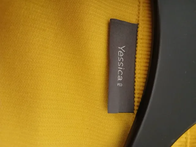 Chaqueta de pana amarilla