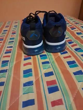 Scarpe da corsa blu e grigie