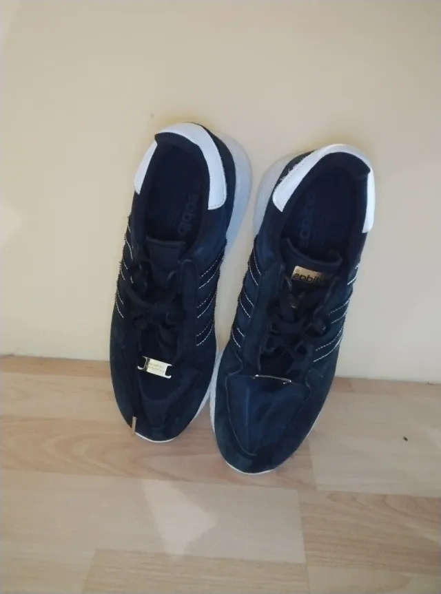 Zapatillas Adidas Negras y Blancas