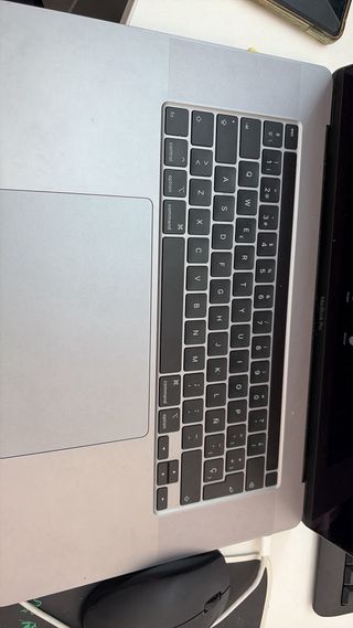 macbook Pro i9 2019 16GB 1TB