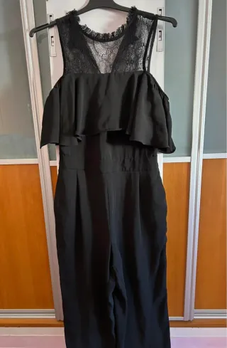 Mono Zara negro con encaje