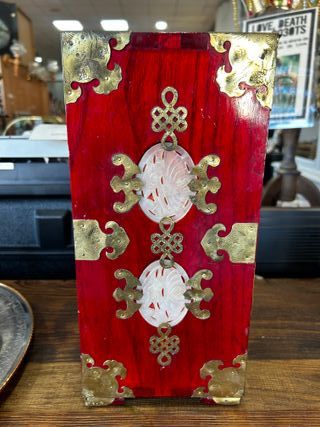 Joyero Oriental de Madera Lacada Latón y Jade