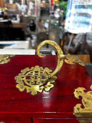 Joyero Oriental de Madera Lacada Latón y Jade