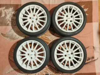 Llantas Ford Focus ST con neumáticos nuevos