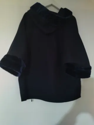 Abrigo azul marino con cremallera