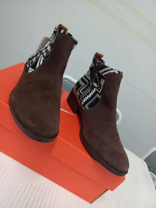 Botines Desigual Marrones con Estampado Étnico