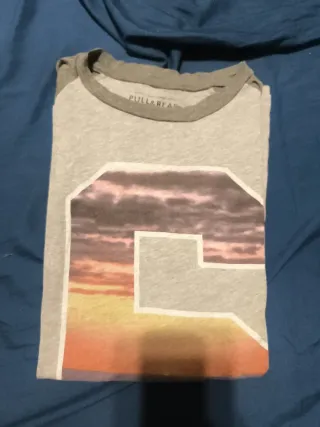 Camiseta Pull&Bear gris con estampado atardecer