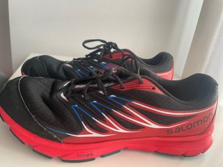 Zapatillas Salomon Running Negras y Rojas