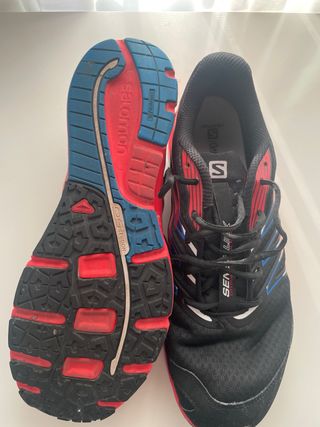 Zapatillas Salomon Running Negras y Rojas