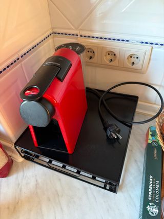 Cafetera Nespresso De Longhi Essenza Mini