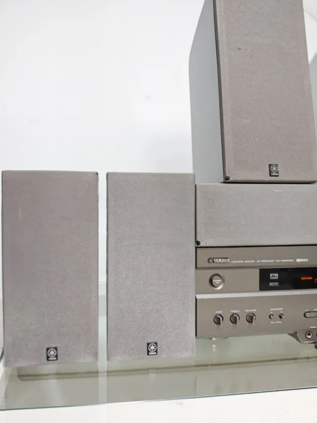 Equipo Home Cinema Yamaha RX-V520 + altavoces 5.1