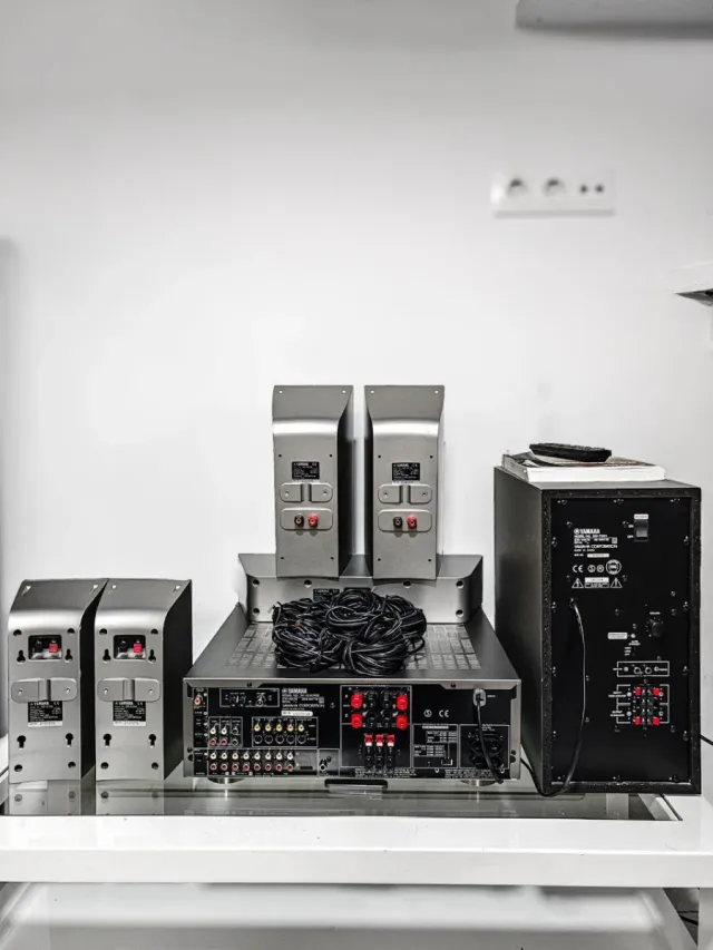 Equipo Home Cinema Yamaha RX-V520 + altavoces 5.1