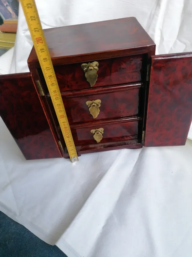 Joyero Chino Madera y Latón, caja de música