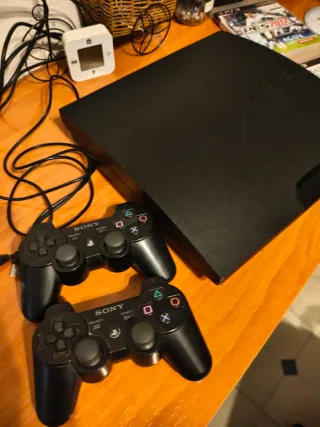 Consola Sony PS3 Negra de regalo 2 Mandos y juegos
