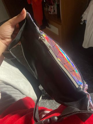 Riñonera holográfica geométrica