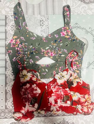 Tops mujer talla S floral verde y rojo