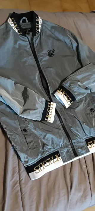 Chaqueta SikSilk plateada y dorada