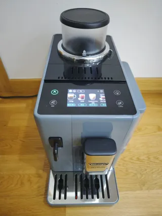 Cafetera DeLonghi Rivelia Gris