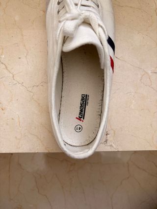 Zapatillas Kawasaki Blancas de Lona. Talla 41.