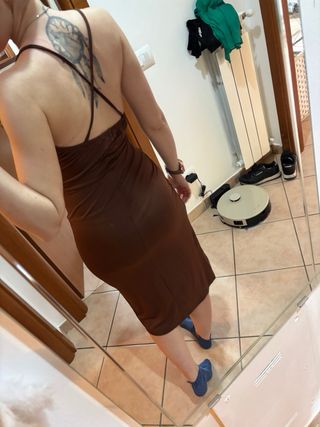 Vestito scollato marrone